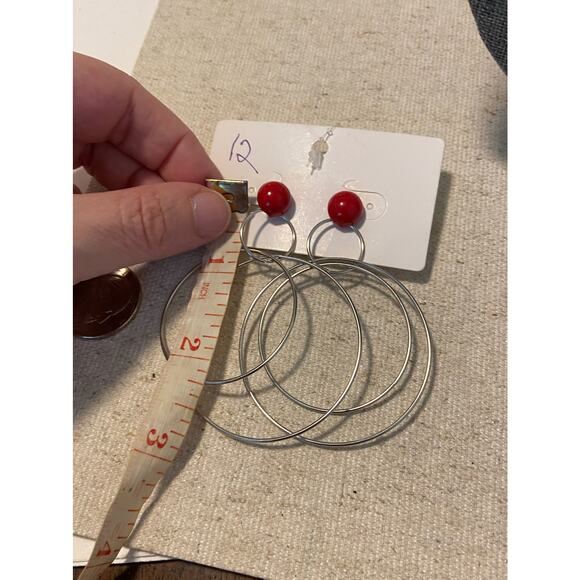 round earrings with red bead accent - Picture 4 of 4